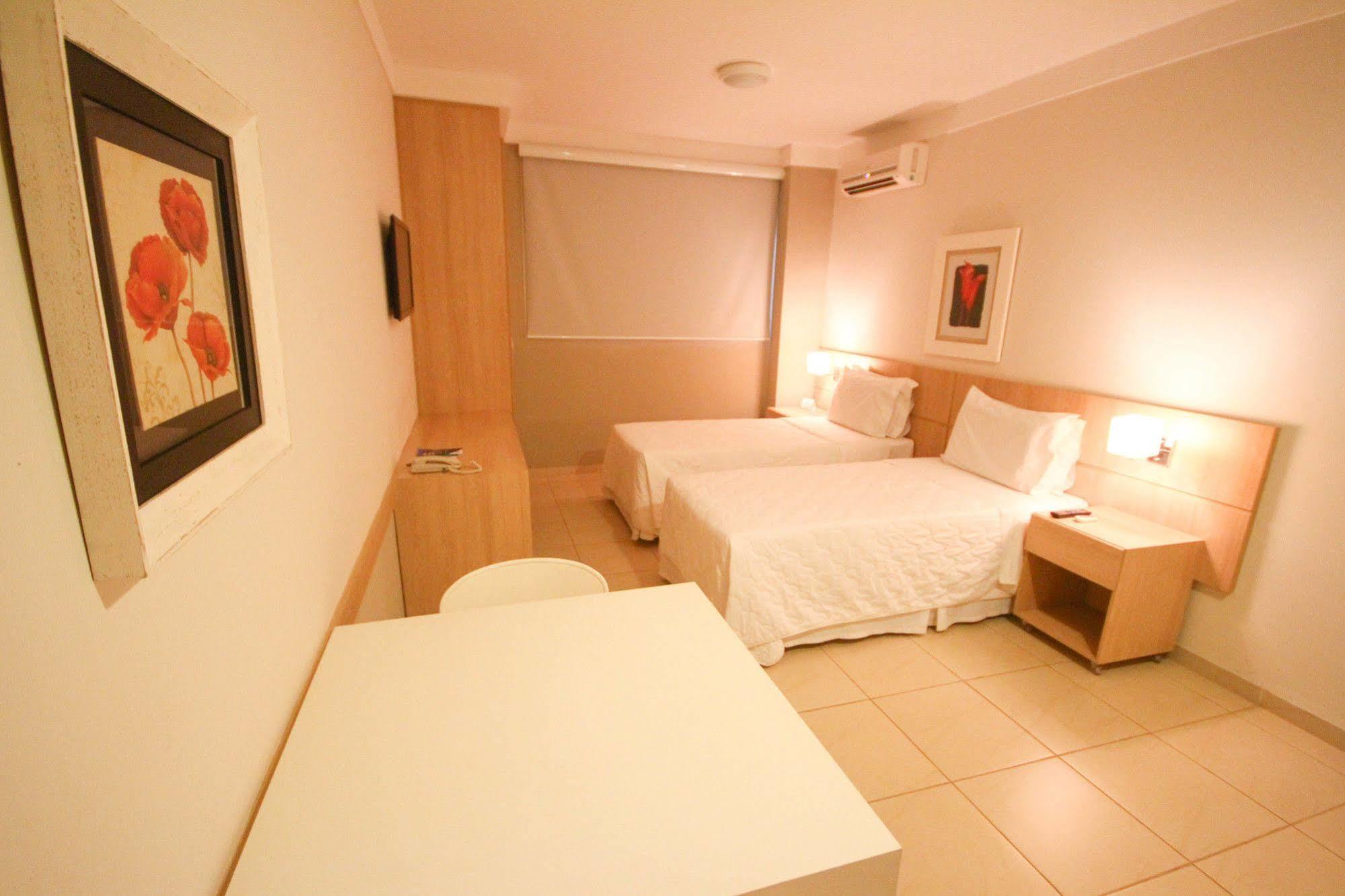 Gales Park Hotel Dourados Zewnętrze zdjęcie