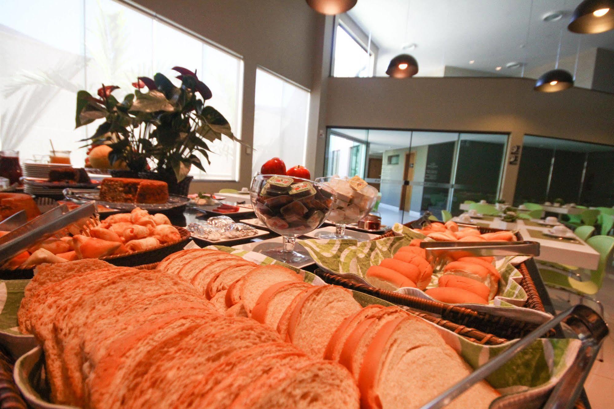 Gales Park Hotel Dourados Zewnętrze zdjęcie
